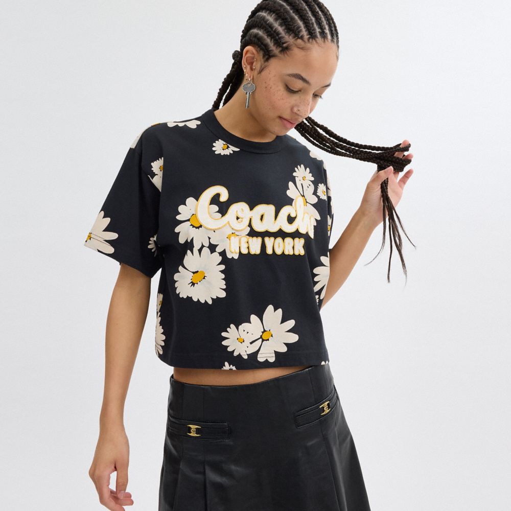 Coach Floral Cropped Signature Script T Shirt In Organic Cotton Black | 830-HLNYUG