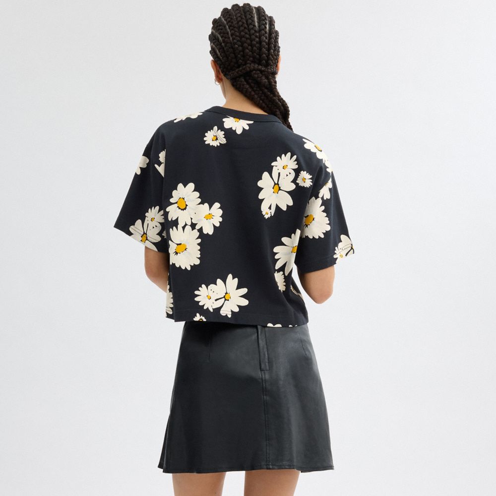 Coach Floral Cropped Signature Script T Shirt In Organic Cotton Black | 830-HLNYUG