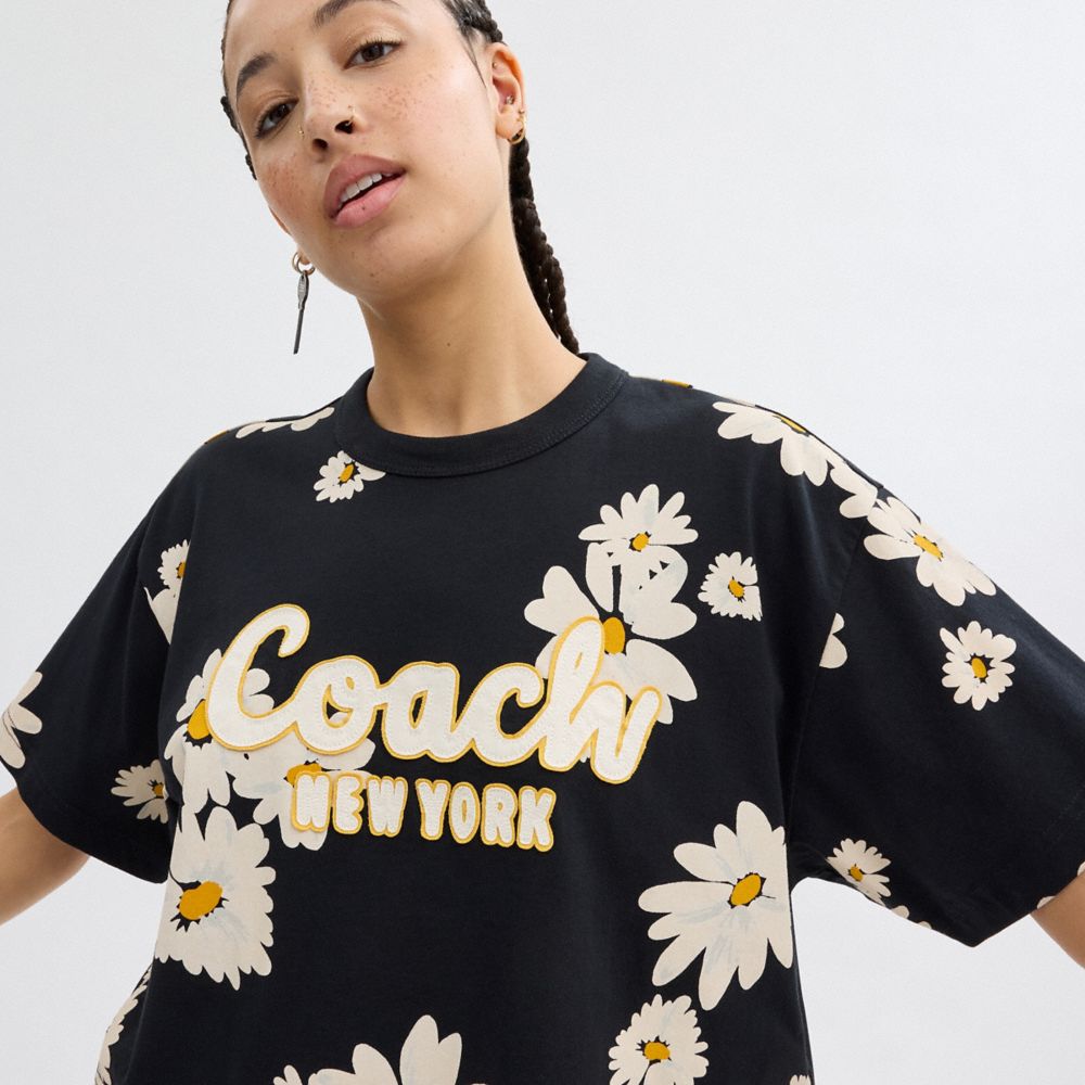 Coach Floral Cropped Signature Script T Shirt In Organic Cotton Black | 830-HLNYUG