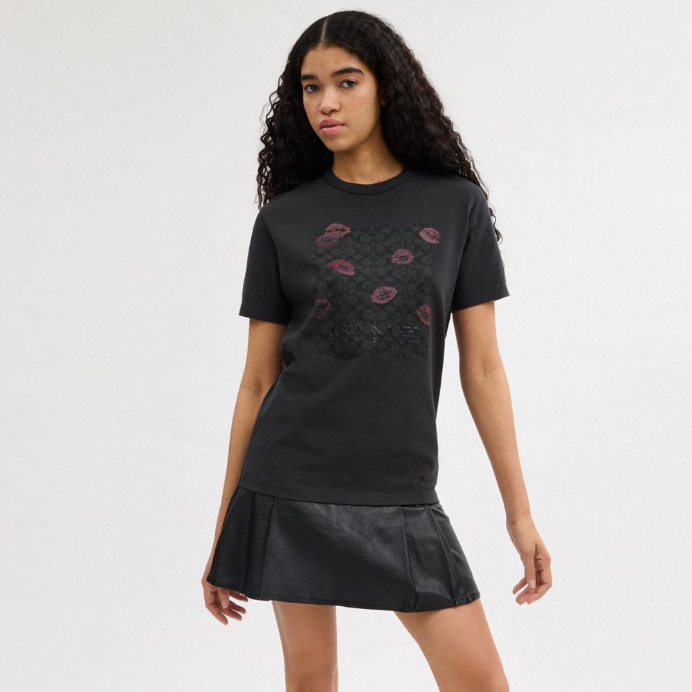 Coach Signature Square Kiss Print T Shirt In Organic Cotton Charcoal Multi | 207-TORUXI